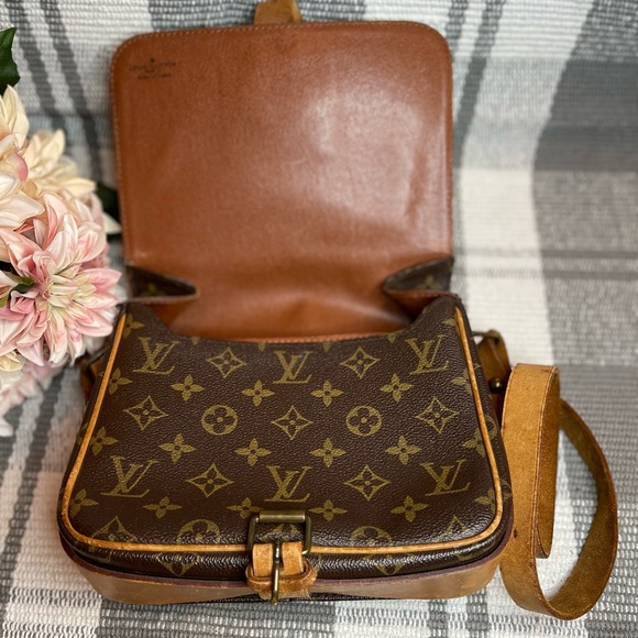 Louis Vuitton Monogram Cartouchiere MM - Picture 4 of 12